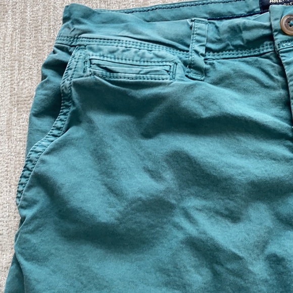 American Eagle flat front khaki green shorts size 30 - Picture 3 of 9